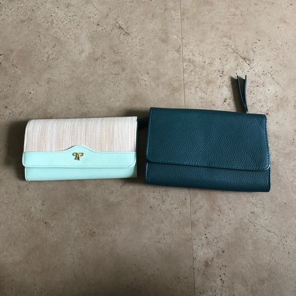 2 wallets - Picture 1 of 8